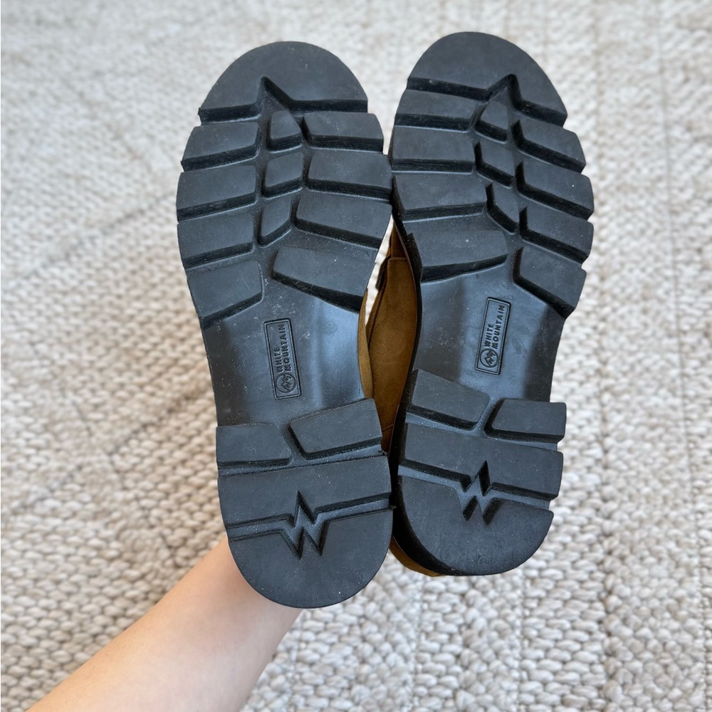 This is a pair of White Mountain Gunner women's lug sole loafers size 8 - Picture 7 of 9